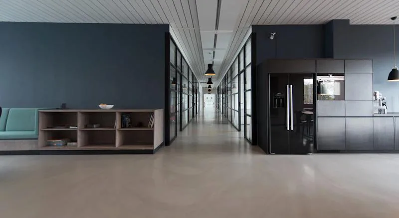 Maintained commercial corridor interior